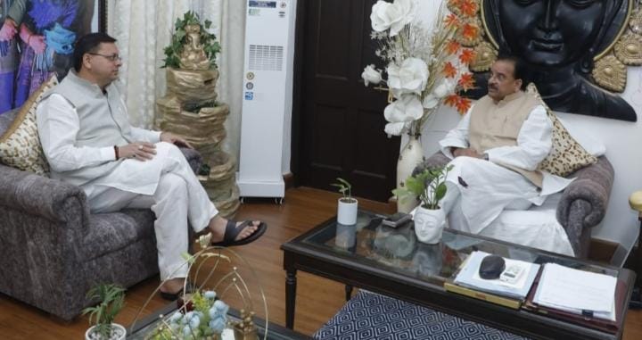  केन्द्रीय रक्षा मंत्री अजय भट्ट से मिले सीएम धामी