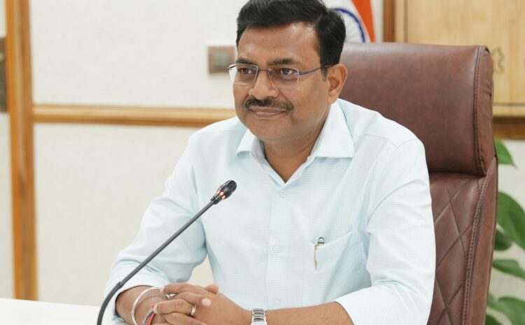 Dehradun: मुख्य सचिव की अध्यक्षता में सचिव समिति की बैठक सम्पन्न, सभी विभागों में ई-ऑफिस लागू करने के निर्देश