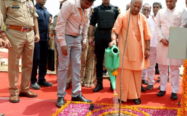 Uttar Pradesh: योगी सरकार का ‘आस्था पथ’ प्रोजेक्ट: 4,560 करोड़ से होगा धार्मिक स्थलों को जोड़ने वाले मार्गों का कायाकल्प
