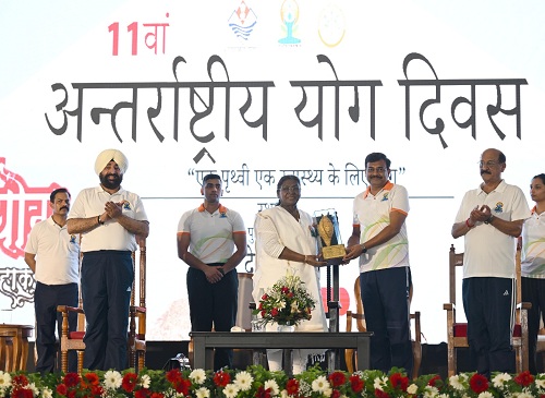 President Draupadi Murmu: राष्ट्रपति द्रौपदी मुर्मू ने देहरादून से किया 11वें अंतरराष्ट्रीय योग दिवस का शुभारंभ, कहा — “योग सशक्त भारत की सॉफ्ट पावर”