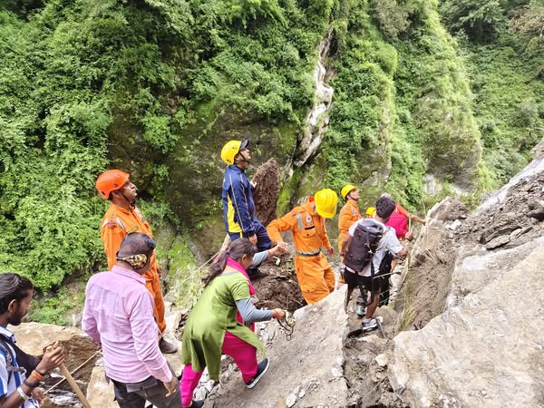 Rudraprayag Rescue Operation: रुद्रप्रयाग में अतिवृष्टि से आपात स्थिति, 1600 यात्रियों को सुरक्षित निकाला गया