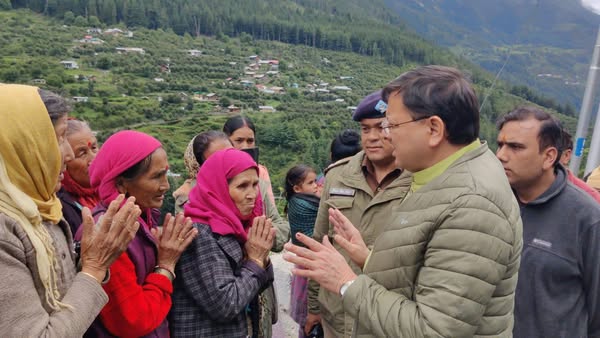 Dharali Relief Operation: मुख्यमंत्री पुष्कर सिंह धामी ने उत्तरकाशी के धराली क्षेत्र में आपदा प्रभावितों से की मुलाकात, राहत कार्यों का लिया जायजा