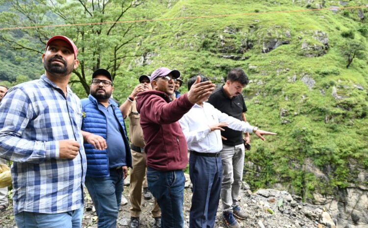 Uttarakhand:उत्तरकाशी जिलाधिकारी ने यमुनोत्री राजमार्ग का किया निरीक्षण, जल्द बहाल होंगे क्षतिग्रस्त मार्ग