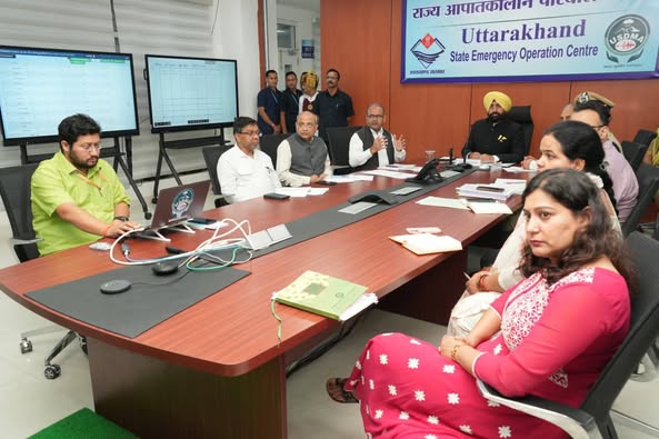  Uttarakhand Governor: धराली आपदा राहत कार्यों की समीक्षा के लिए राज्यपाल का दौरा, बचाव दलों की सराहना