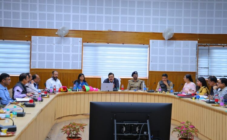 Garhwal Commissioner: गढ़वाल आयुक्त ने योजनाओं की समीक्षा बैठक में दिए कड़े निर्देश