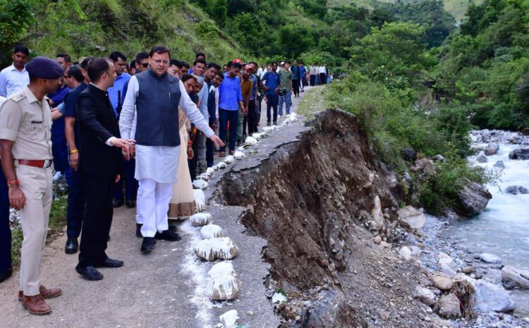 Uttarakhand: मुख्यमंत्री पुष्कर सिंह धामी आपदा प्रभावित पौंसरी पहुंचे, प्रभावितों को हरसंभव मदद का भरोसा