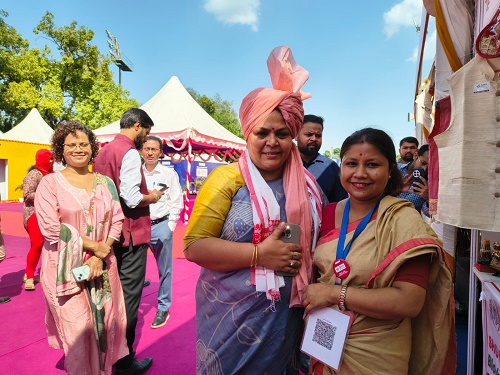  Saras Aajeevika Mela: झारखंडी महिलाओं ने सरस आजीविका मेले में मचाई धूम, 25 लाख रुपये से अधिक का कारोबार किया