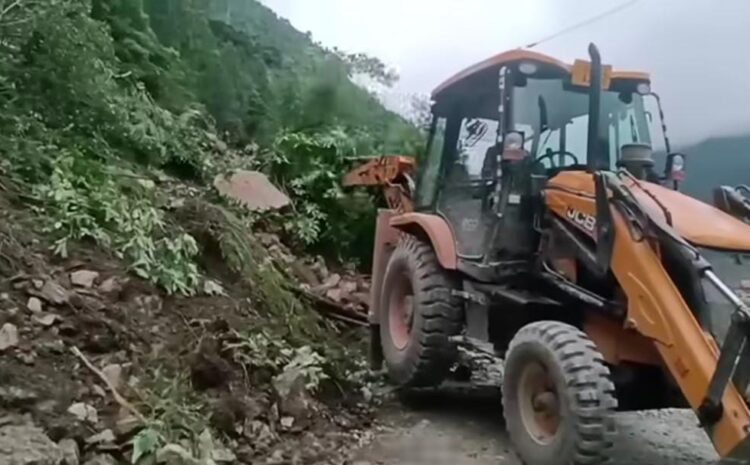  Gangotri Highway: गंगोत्री राष्ट्रीय राजमार्ग पर बोल्डर और मलबा हटाने हेतु यातायात अस्थायी रूप से रोका जाएगा