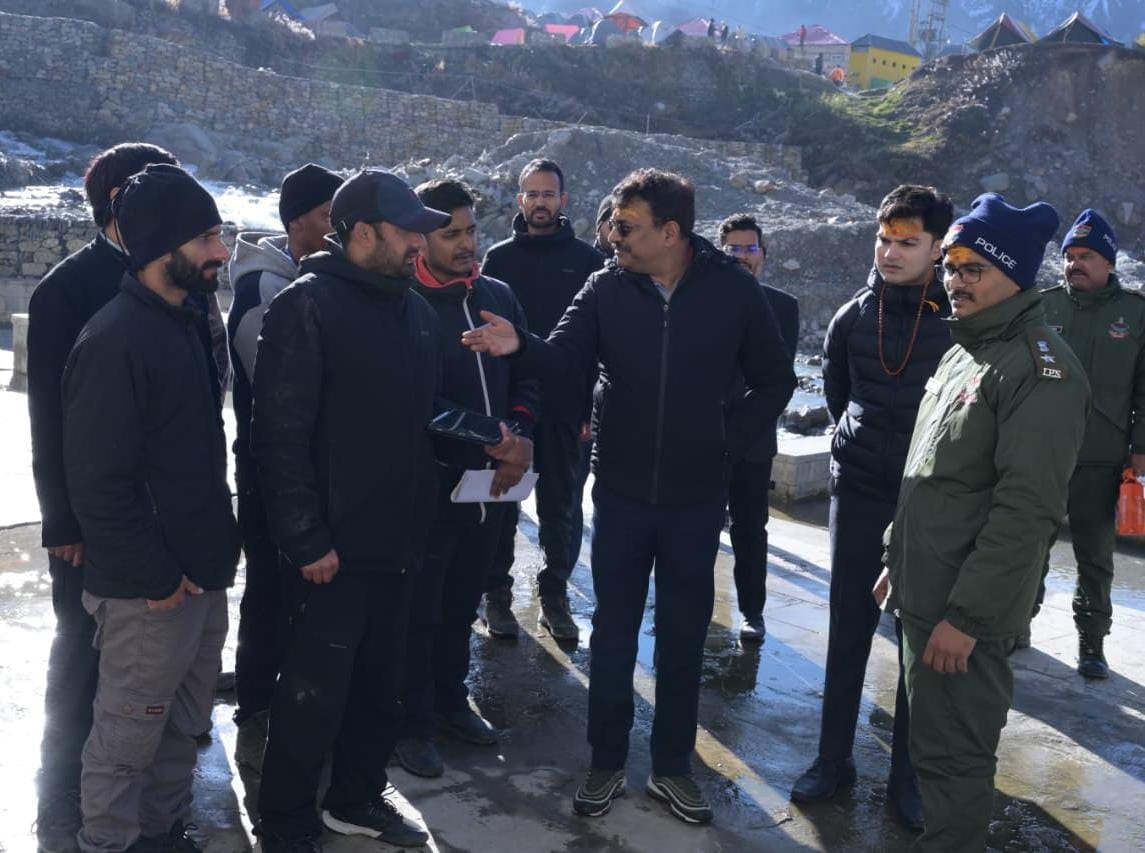 Anand Bardhan Kedarnath visit: मुख्य सचिव आनंद बर्द्धन ने केदारनाथ धाम में पुनर्निर्माण कार्यों का निरीक्षण किया, 2026 यात्रा सत्र की तैयारी के निर्देश 1 568037596 1125894399713590 8553357647782615606 n
