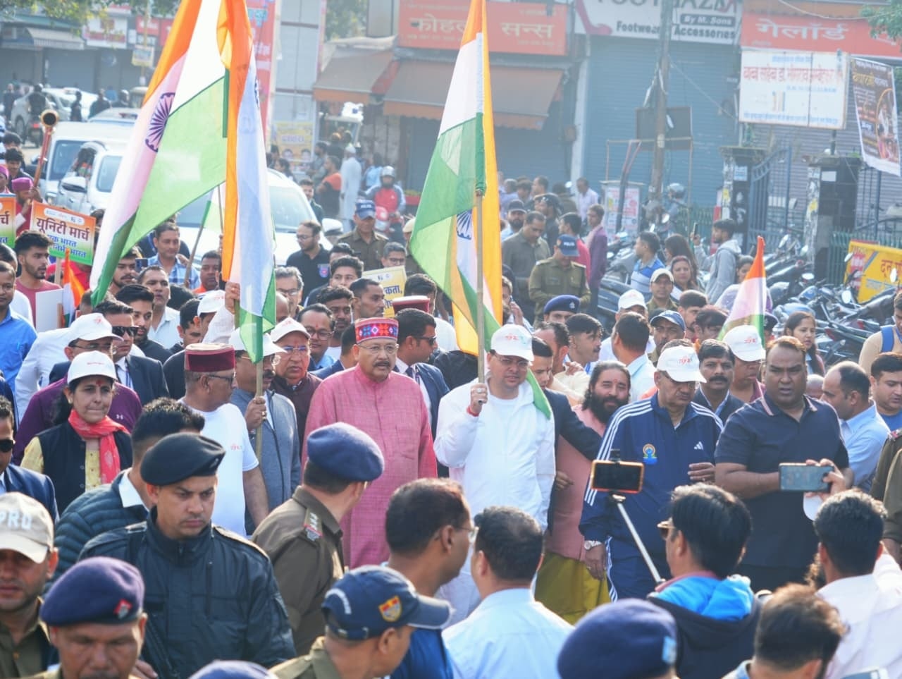 Sardar Vallabhbhai Patel Jayanti: देहरादून में मुख्यमंत्री पुष्कर सिंह धामी ने सरदार वल्लभभाई पटेल को दी श्रद्धांजलि, एकता पदयात्रा का किया शुभारंभ 3 572028526 1133126312323732 6850517558621949341 n