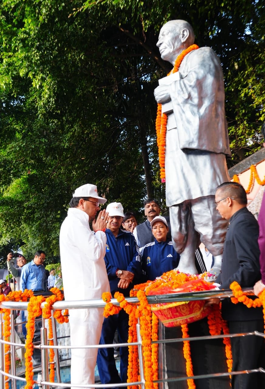 Sardar Vallabhbhai Patel Jayanti: देहरादून में मुख्यमंत्री पुष्कर सिंह धामी ने सरदार वल्लभभाई पटेल को दी श्रद्धांजलि, एकता पदयात्रा का किया शुभारंभ 1 572271860 1133126175657079 9040675173349536259 n