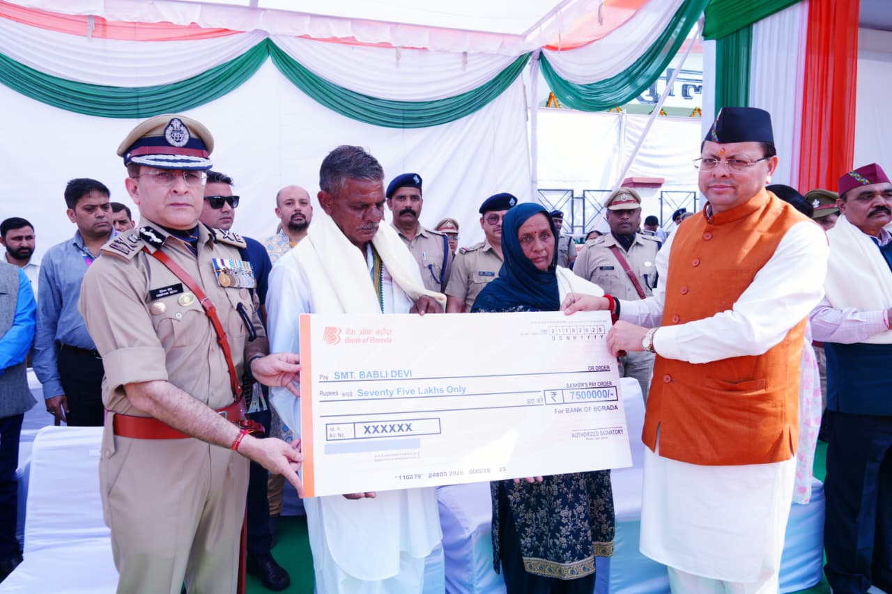 Uttarakhand Police: पुलिस स्मृति दिवस पर मुख्यमंत्री पुष्कर सिंह धामी ने पुलिस कर्मियों को सम्मानित किया और कल्याण योजनाओं की घोषणा की 1 CM Photo 01 dt. 21 October 2025