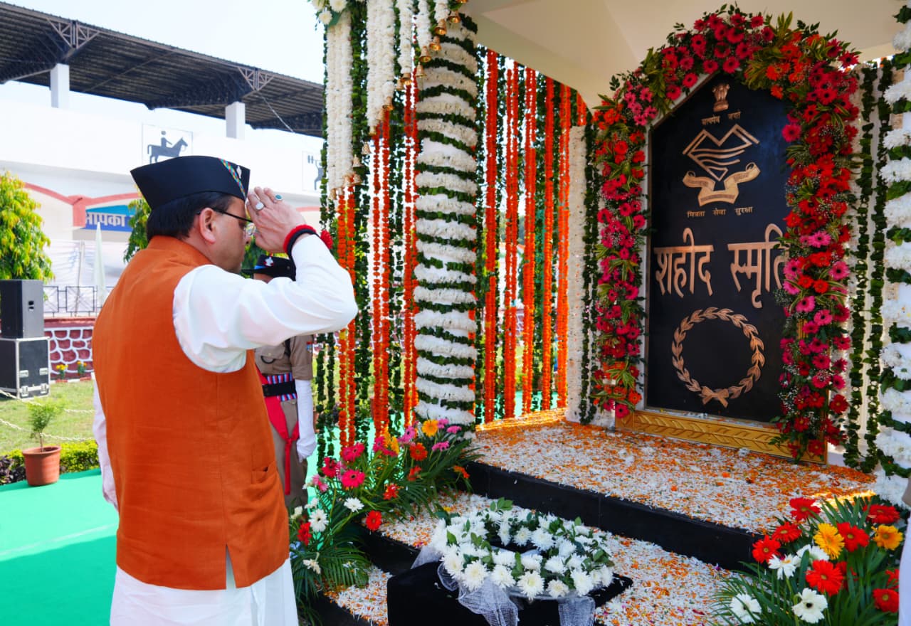 Uttarakhand Police: पुलिस स्मृति दिवस पर मुख्यमंत्री पुष्कर सिंह धामी ने पुलिस कर्मियों को सम्मानित किया और कल्याण योजनाओं की घोषणा की 3 CM Photo 06 dt. 21 October 2025
