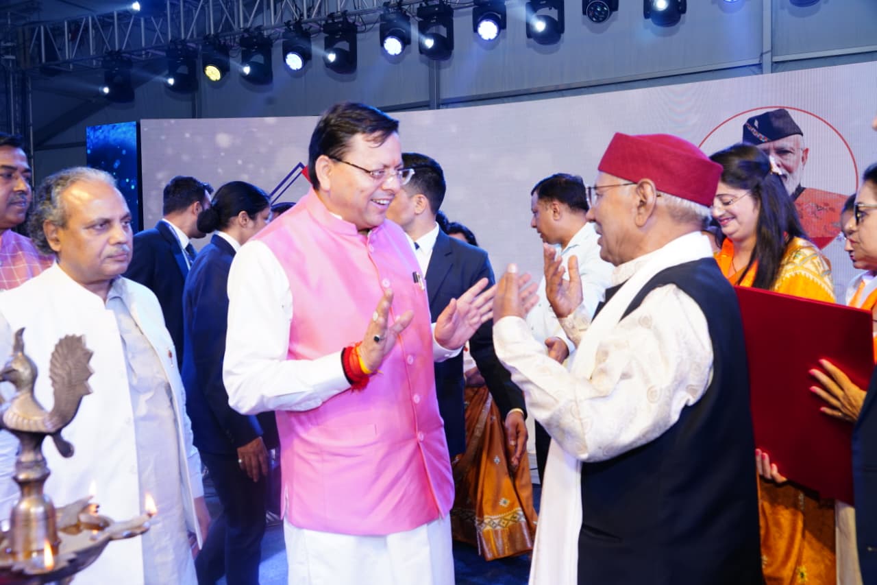 Devbhoomi Rajat Utsav 2025: राज्य आंदोलनकारियों और मातृशक्ति को समर्पित रजत जयंती उत्सव में मुख्यमंत्री पुष्कर सिंह धामी ने दी श्रद्धांजलि, कुंभ 2027 में गुणवत्ता पर जोर 3 CM Photo 16 dt. 31 October 2025