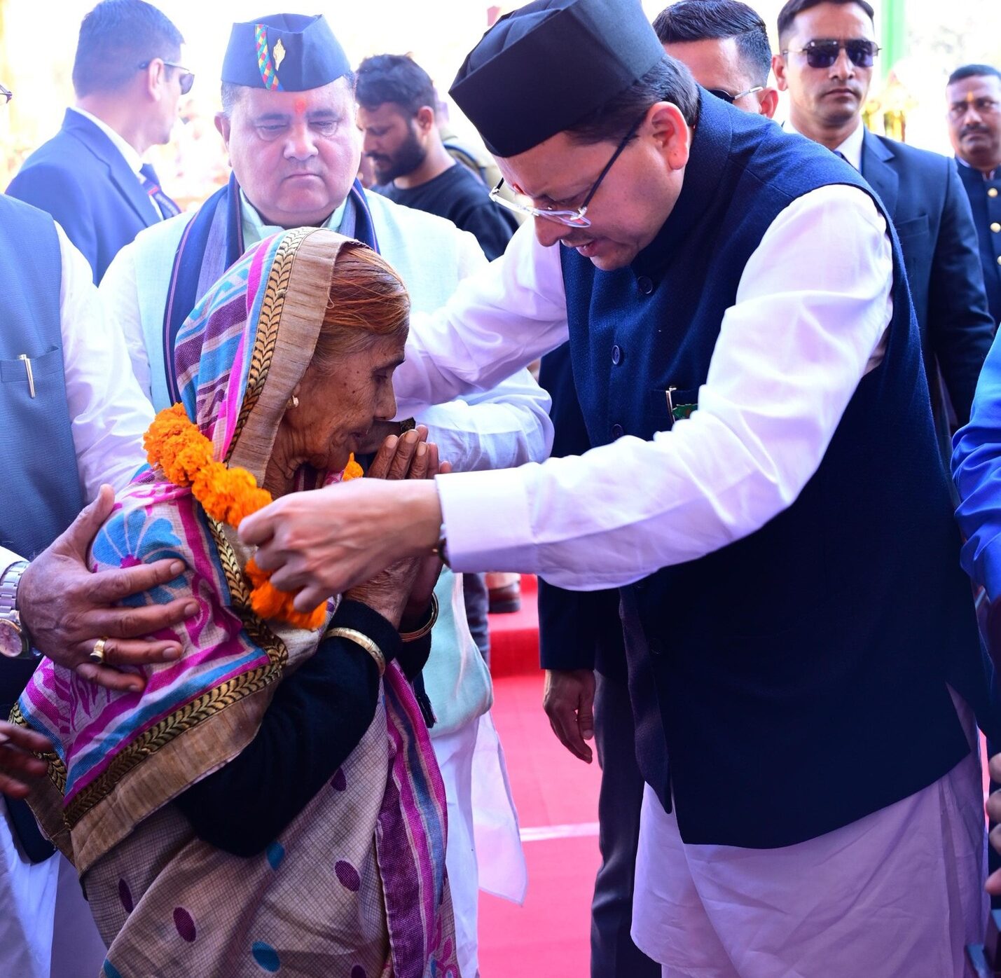 Uttarakhand Foundation Day: मुख्यमंत्री पुष्कर सिंह धामी ने राज्य आंदोलनकारियों को दी श्रद्धांजलि, बढ़ाई पेंशन और की कई महत्वपूर्ण घोषणाएं 1 578269800 1140087881627575 3243228067521009286 n e1762604533744