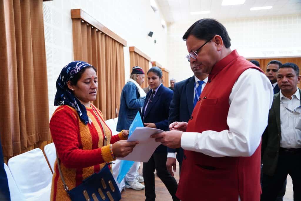 Public Problems Haridwar: मुख्यमंत्री धामी ने जनता मिलन कार्यक्रम में सुनी जन समस्याएं, अधिकारियों को दिए त्वरित निस्तारण के निर्देश 2 CM Photo 05 dt. 11 November 2025