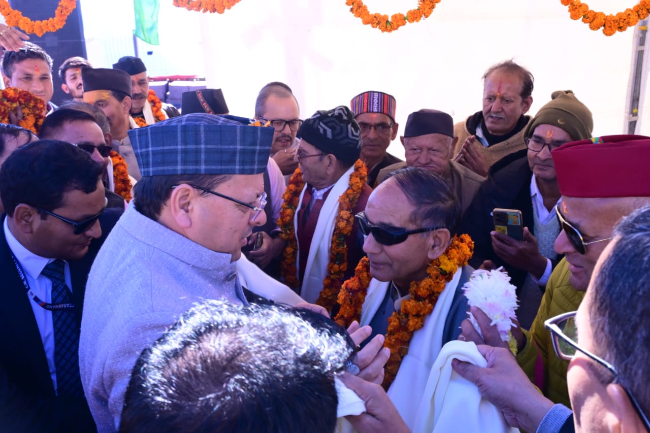 Uttarakhand: गैरसैंण में मुख्यमंत्री धामी ने 142.25 करोड़ की विकास योजनाओं का किया लोकार्पण और शिलान्यास, राज्य आंदोलनकारियों को दी श्रद्धांजलि और सम्मान 2 CM Photo 14 dt. 10 November 2025