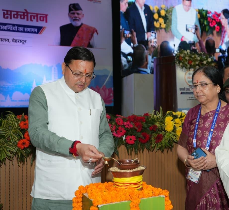 Pravasi Uttarakhandi Sammelan: मुख्यमंत्री पुष्कर सिंह धामी ने प्रवासी उत्तराखंडी सम्मेलन का किया शुभारंभ 1 CM Photo 15 dt. 05 November 2025