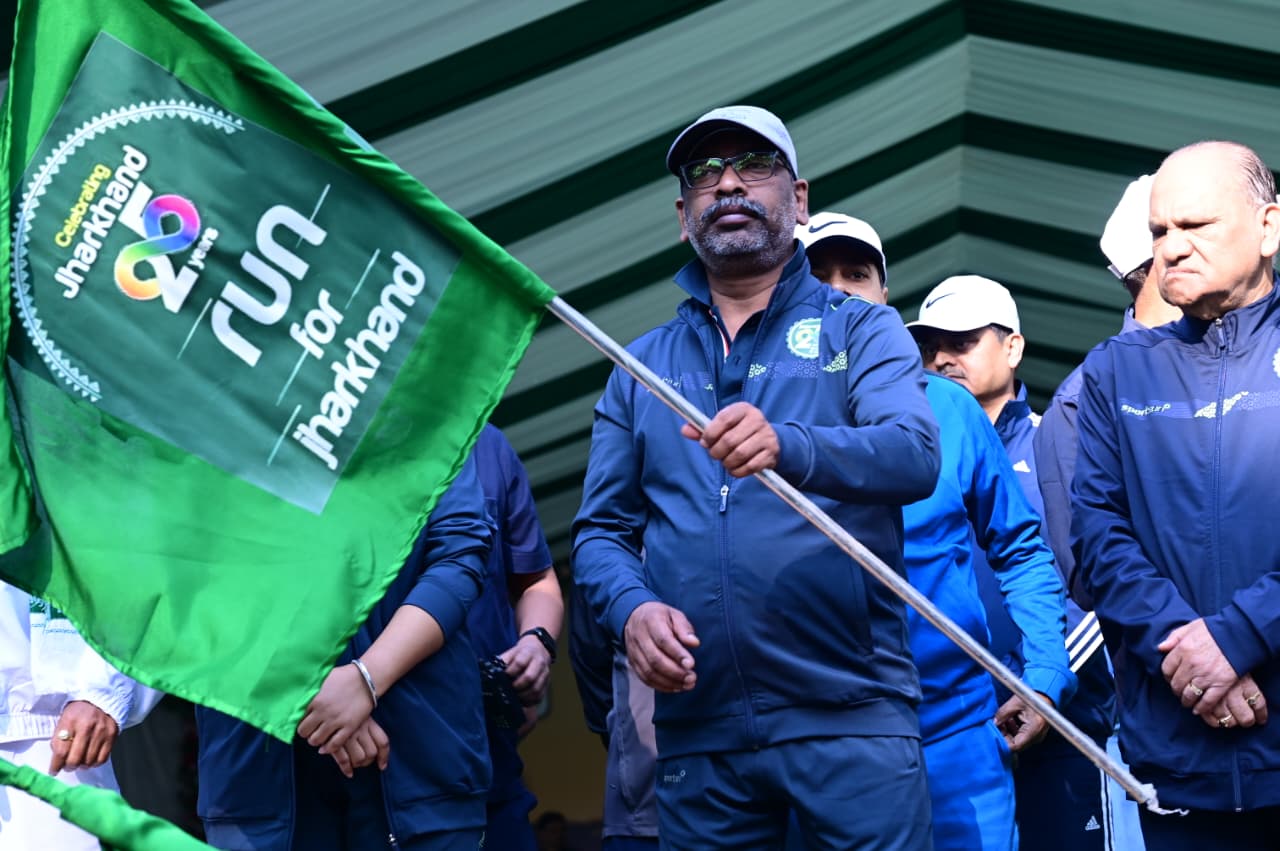 Run for Jharkhand: हेमन्त सोरेन ने हरी झंडी दिखाकर राज्य स्थापना के 25वें वर्ष की शुरुआत की 1 WhatsApp Image 2025 11 11 at 10.17.52 AM 1