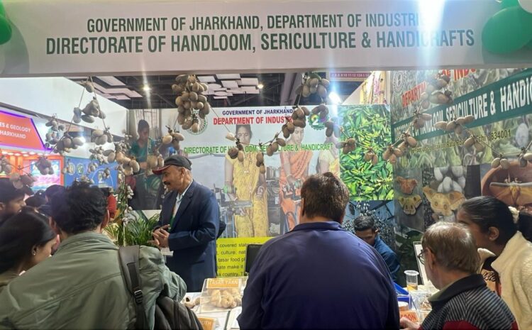  Jharkhand Tassar Silk: झारखंड पवेलियन में तसर सिल्क का शानदार प्रदर्शन, महिलाओं ने बढ़ाया राज्य का नेतृत्व