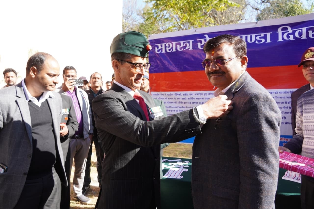 Armed Forces Flag Day: मुख्य सचिव आनंद बर्द्धन ने Armed Forces Flag Day पर भूतपूर्व सैनिकों को किया नमन 1 591879267 1158372066465823 4361105944951622975 n