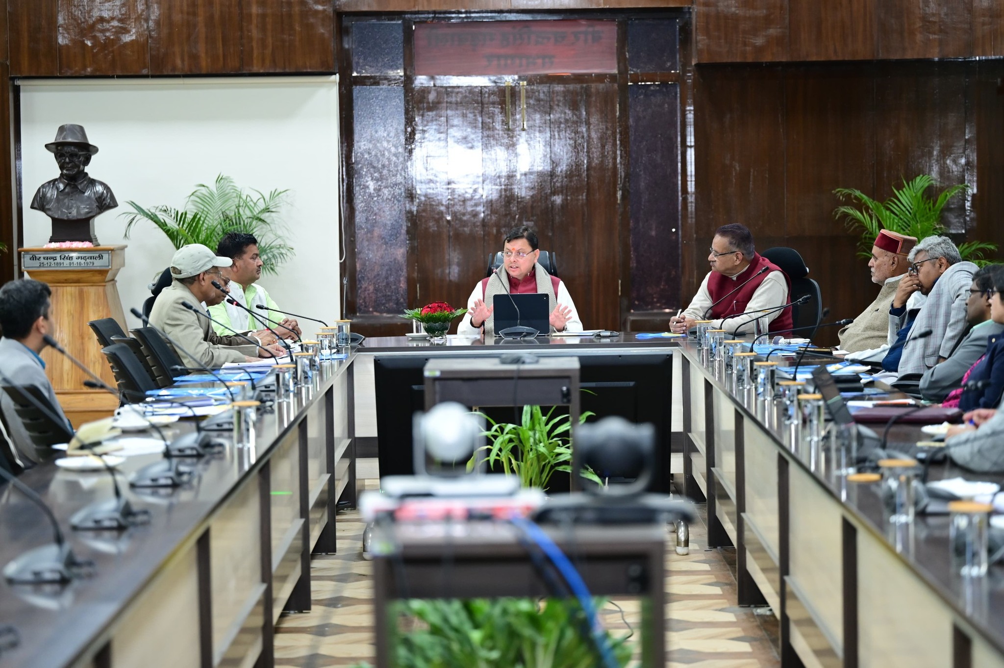 Uttarakhand: हर्बल इकोनॉमी को बढ़ाने के लिए बड़ा कदम, गांवों में क्लस्टर आधारित हर्बल विकास पर जोर – CM Pushkar Singh Dhami 1 594002564 1160501799586183 2123820053151844975 n 1