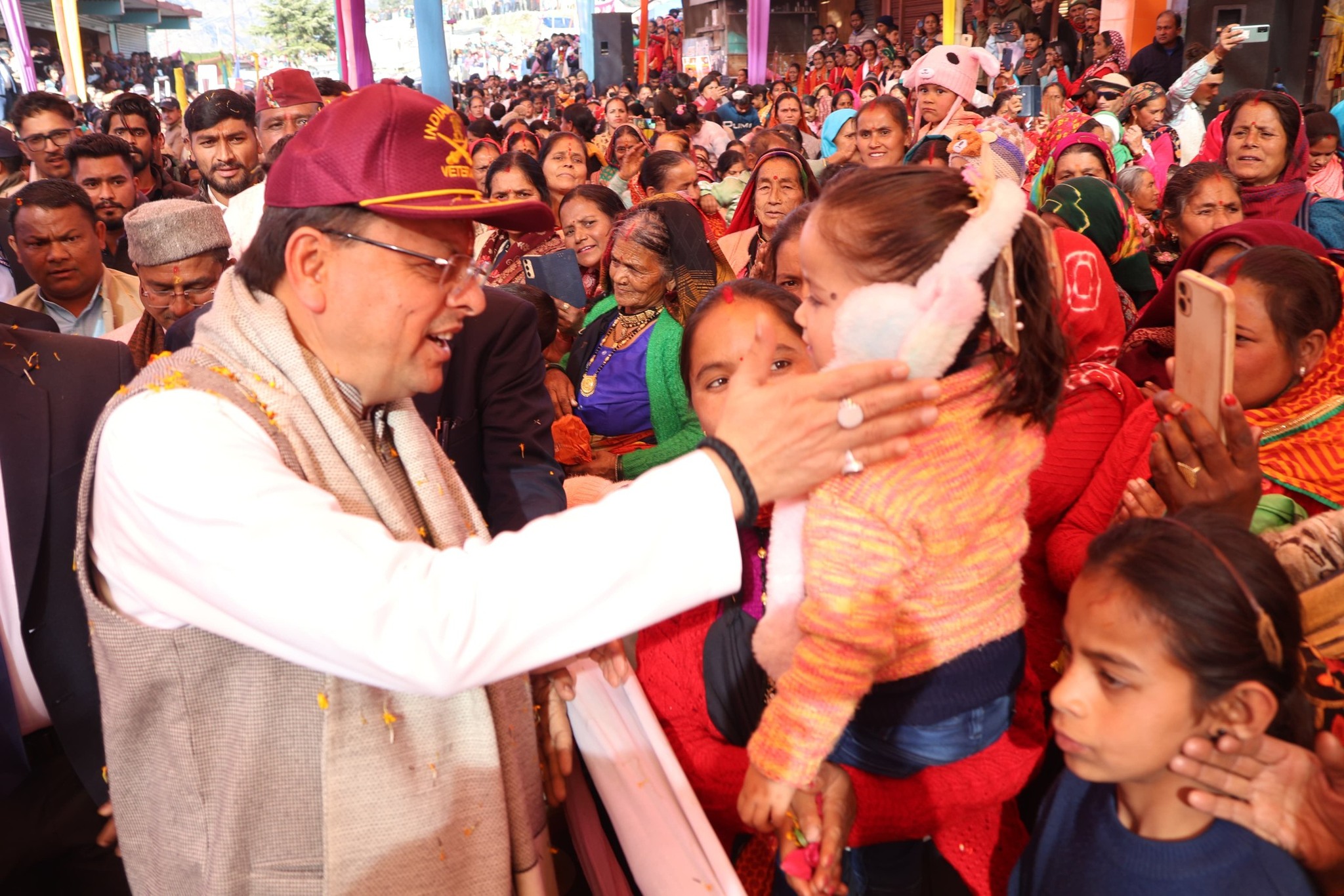 Uttarakhand: सवाड़ में सशस्त्र सेना झंडा दिवस पर मुख्यमंत्री पुष्कर सिंह धामी का संबोधन, क्षेत्रीय विकास के लिए कई महत्वपूर्ण घोषणाएँ 3 595430799 1161964122773284 1909119793443623305 n