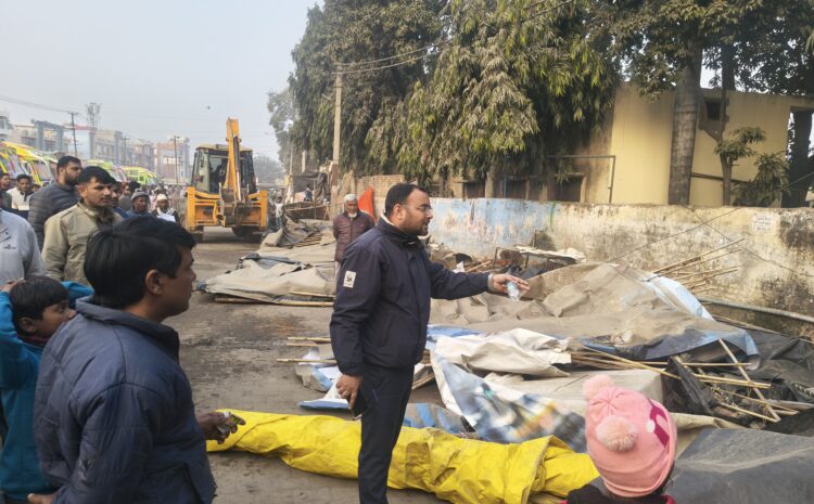  कलियर शरीफ में प्रशासन का ‘हंटर’: दरगाह क्षेत्र में अवैध दुकानों पर चला बुलडोजर, अतिक्रमणकारियों में मचा हड़कंप